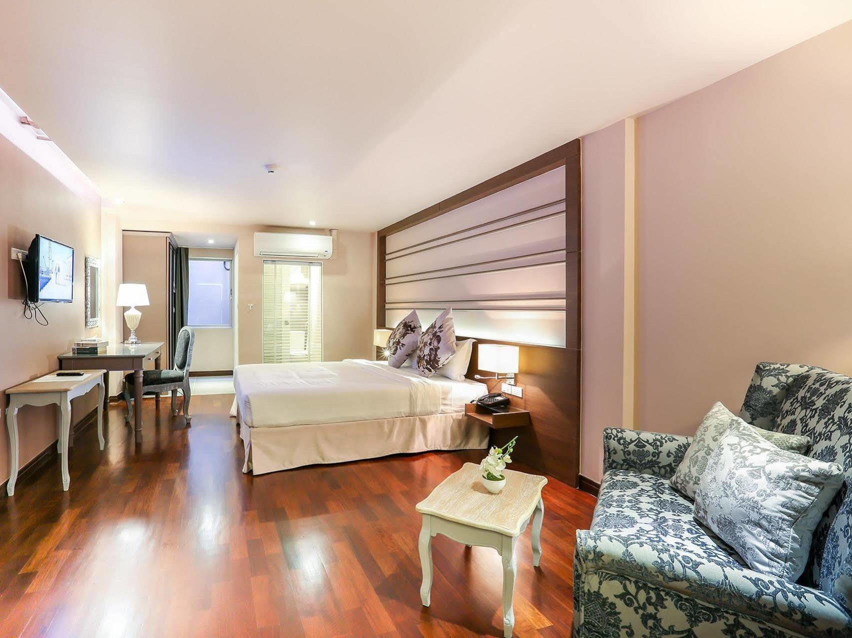The Sathon Vimanda Hotel Bangkok Buitenkant foto